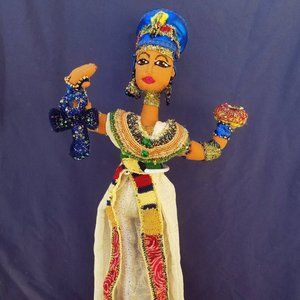 Nefertiti – Beautiful Woman Has Come. Egyptian Que